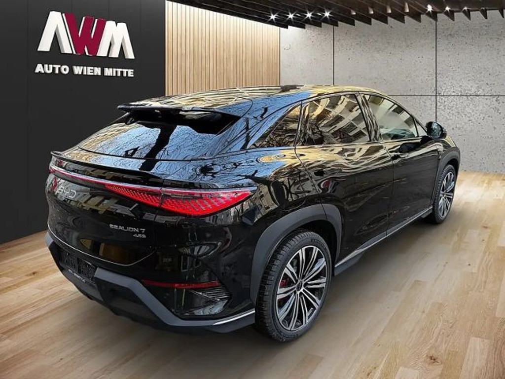 BYD Sealion 7