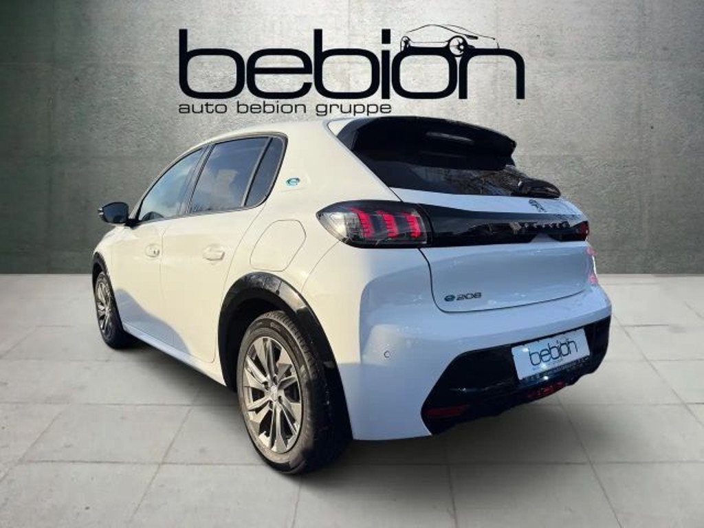 Peugeot e-208