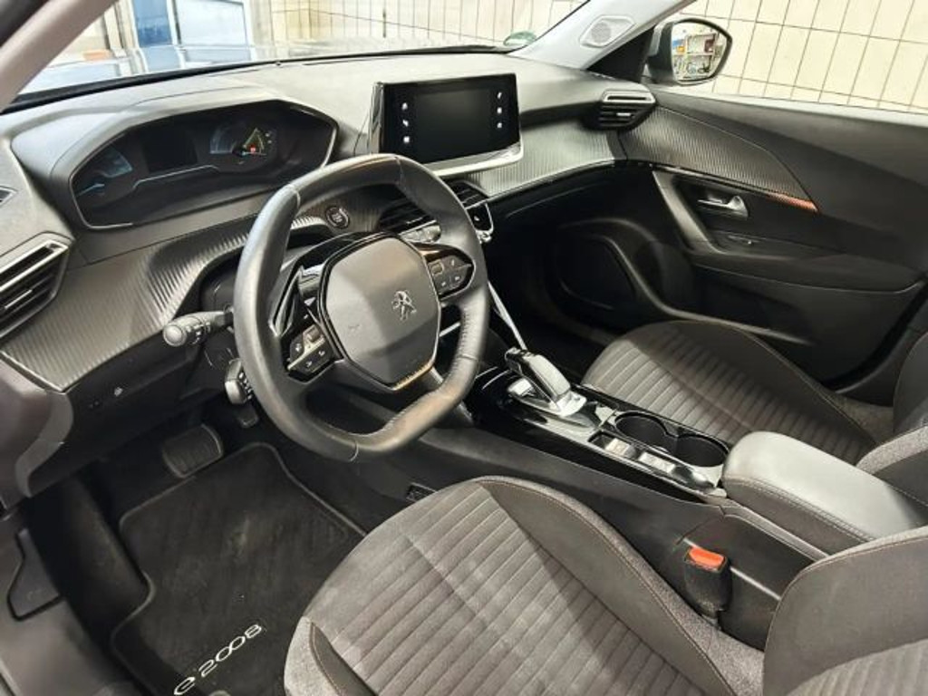Peugeot e-2008