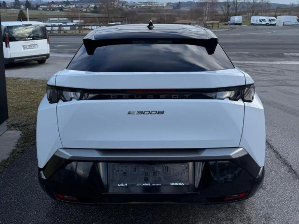 Peugeot E-3008