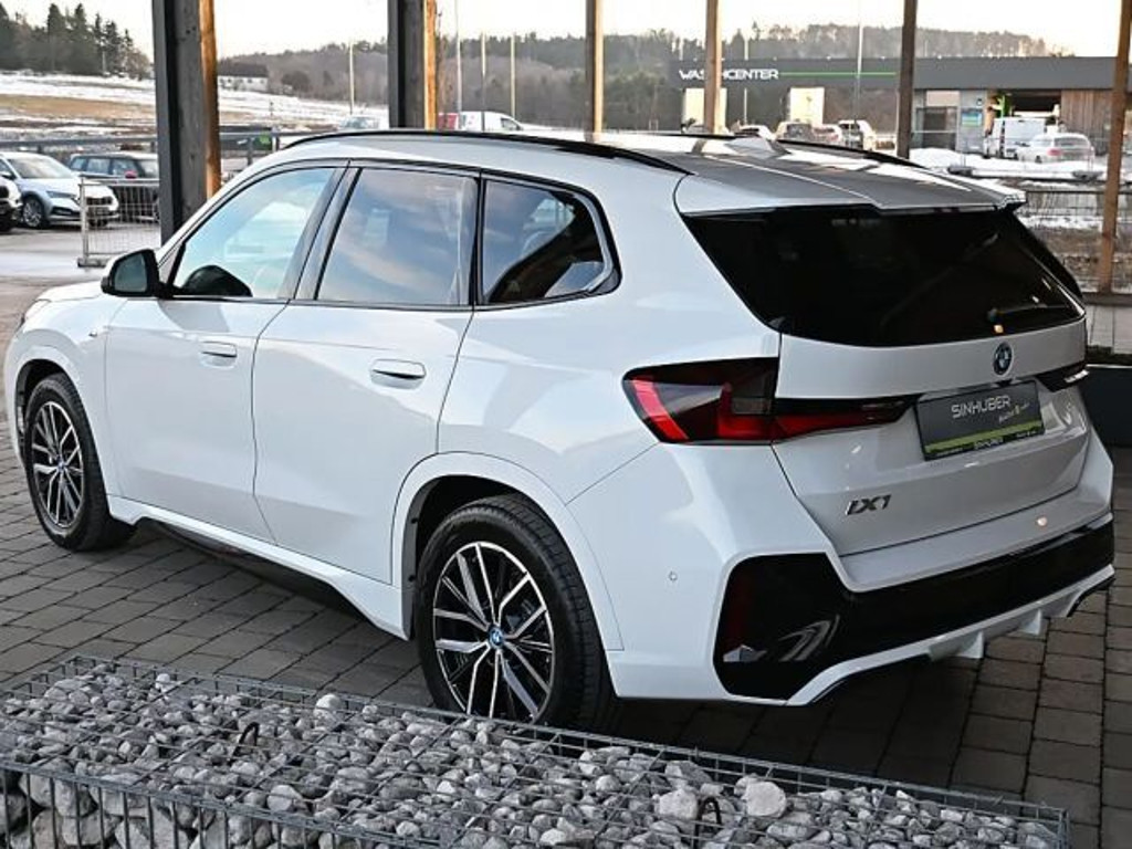 BMW iX1