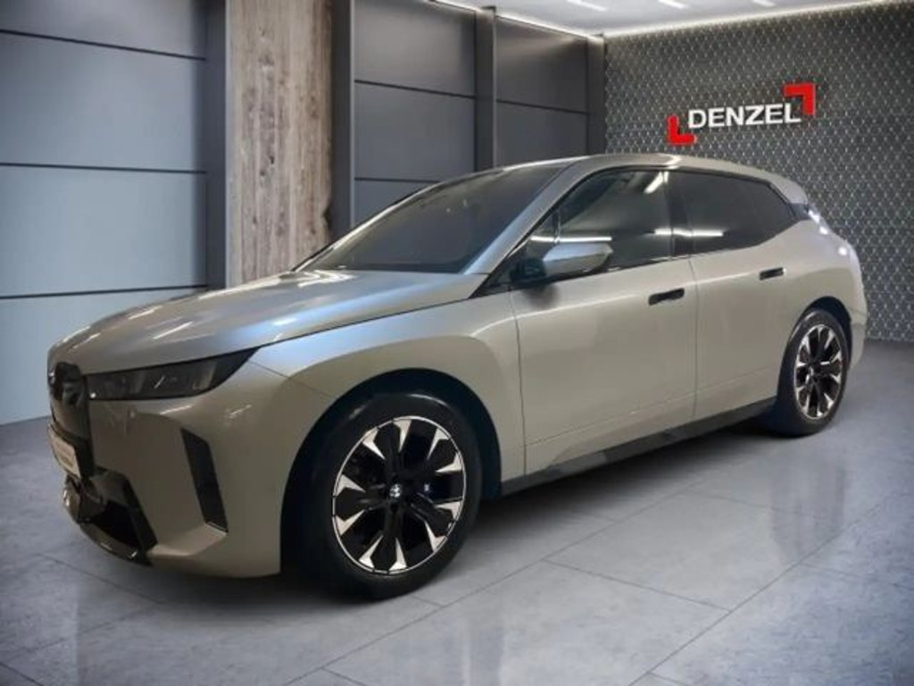 BMW iX
