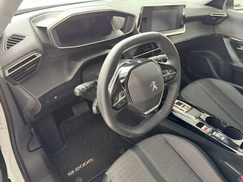 Peugeot e-2008