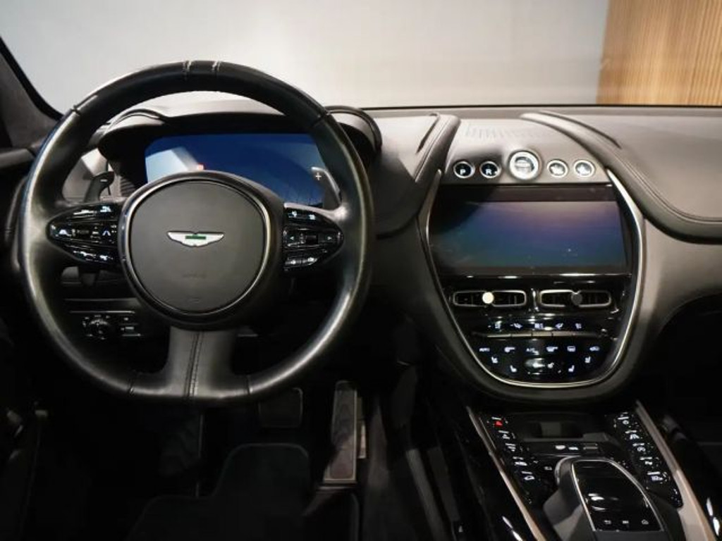 Aston Martin DBX