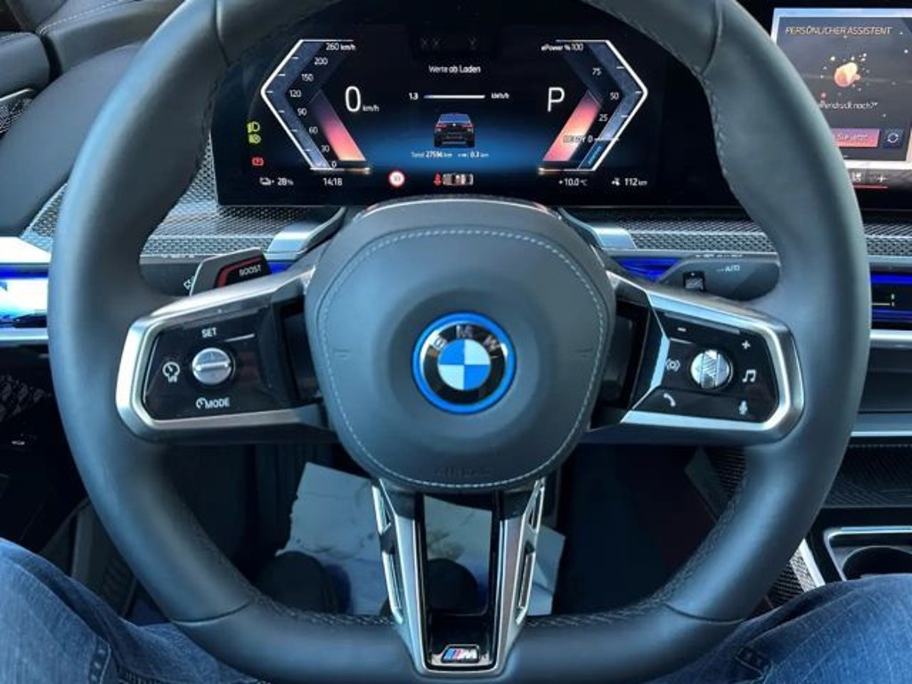 BMW i7