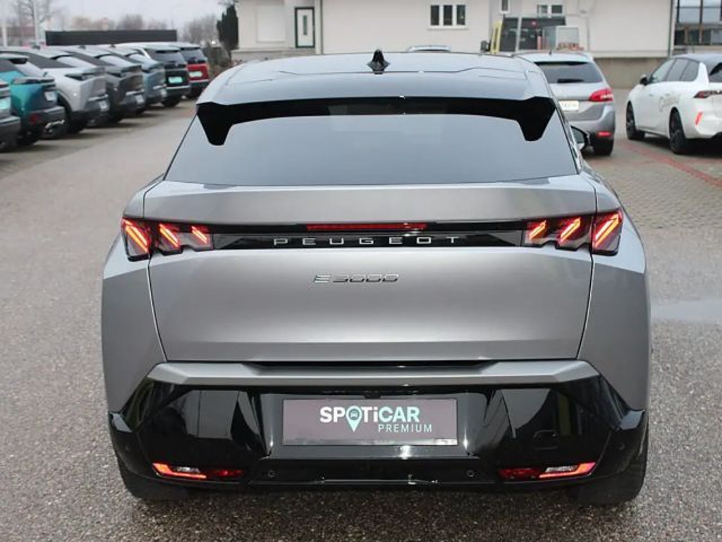 Peugeot E-3008