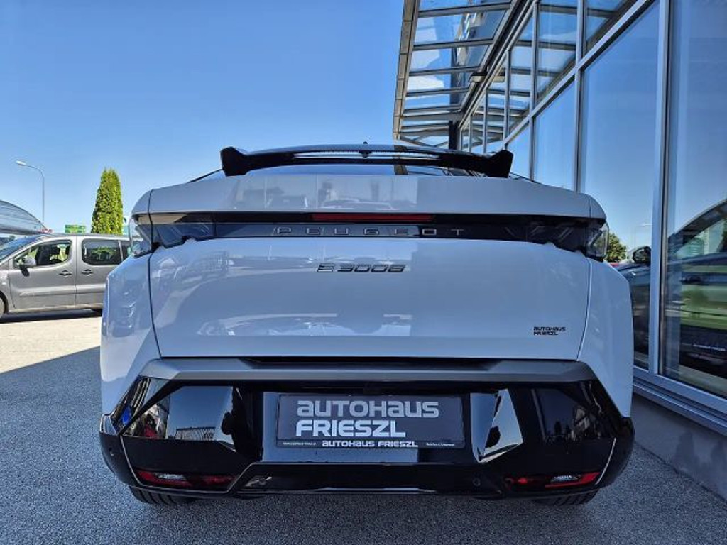 Peugeot E-3008