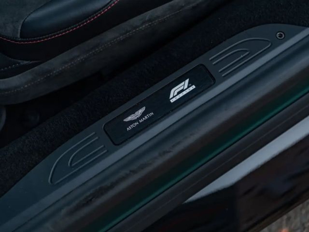 Aston Martin V8