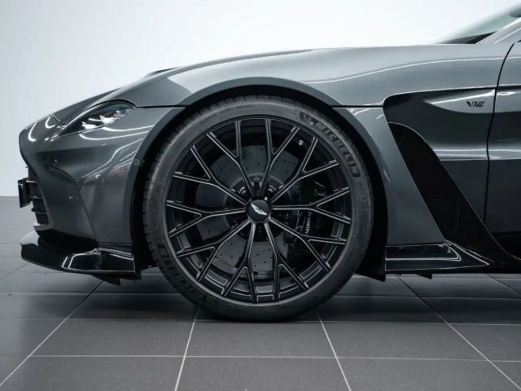 Aston Martin Vantage