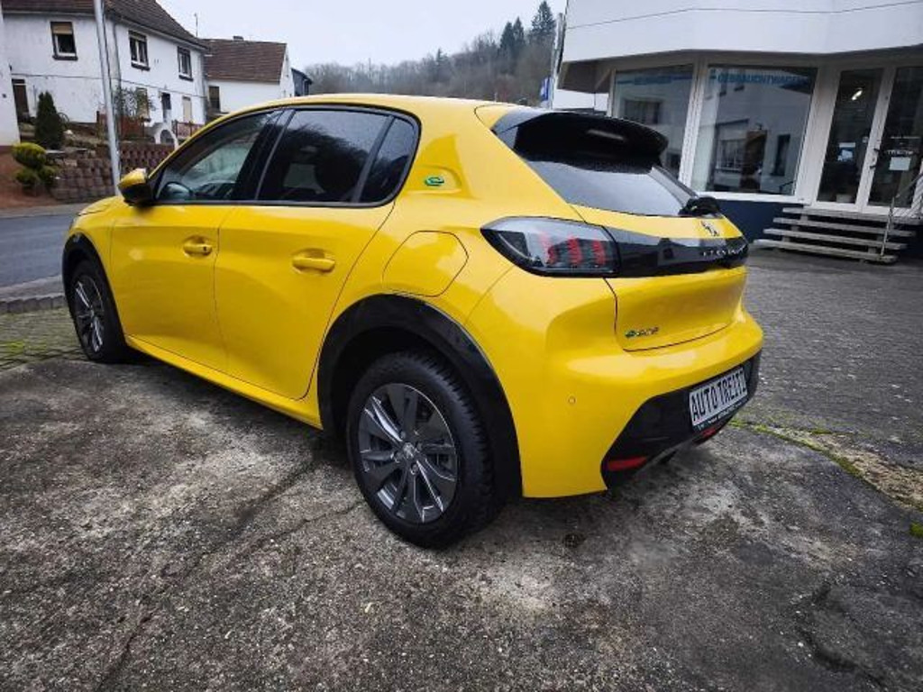 Peugeot e-208
