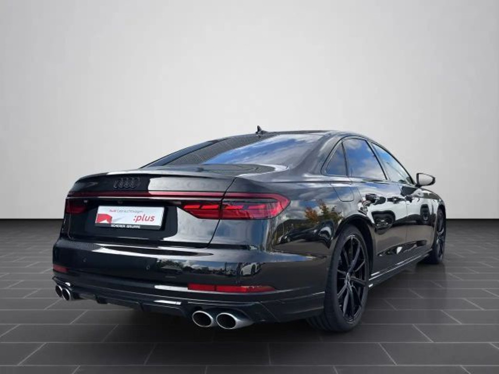 Audi S8