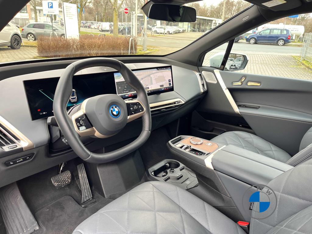 BMW iX