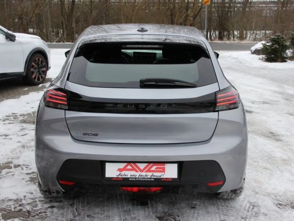 Peugeot e-208