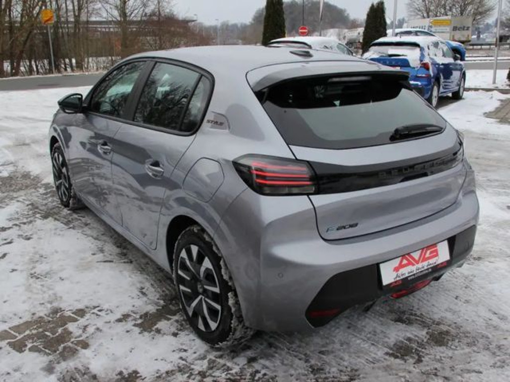 Peugeot e-208