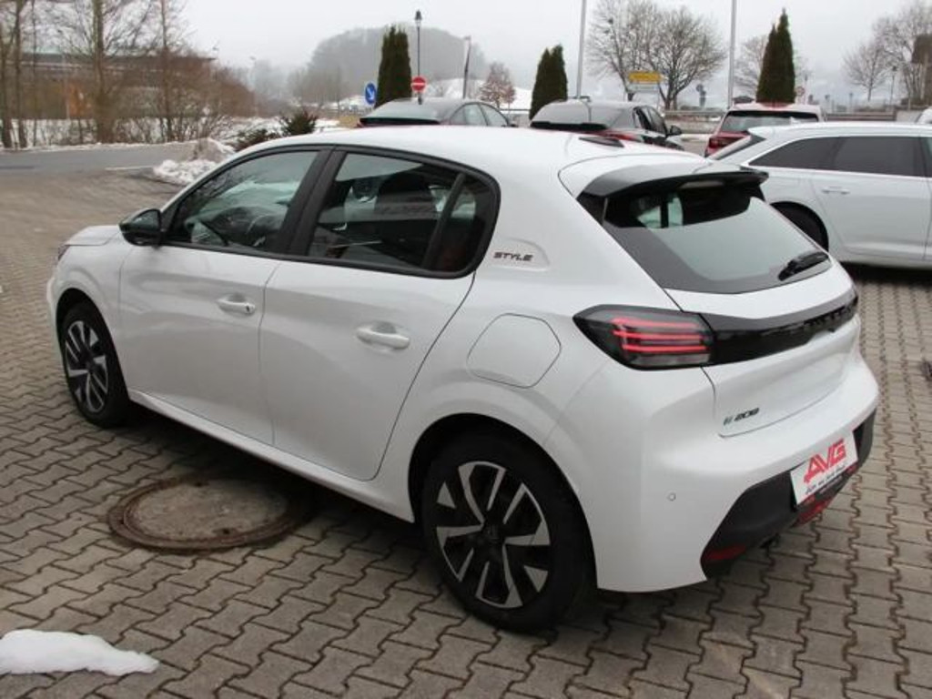 Peugeot e-208