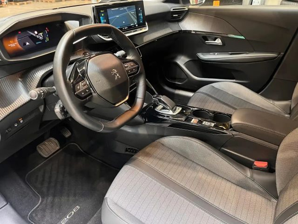 Peugeot e-208