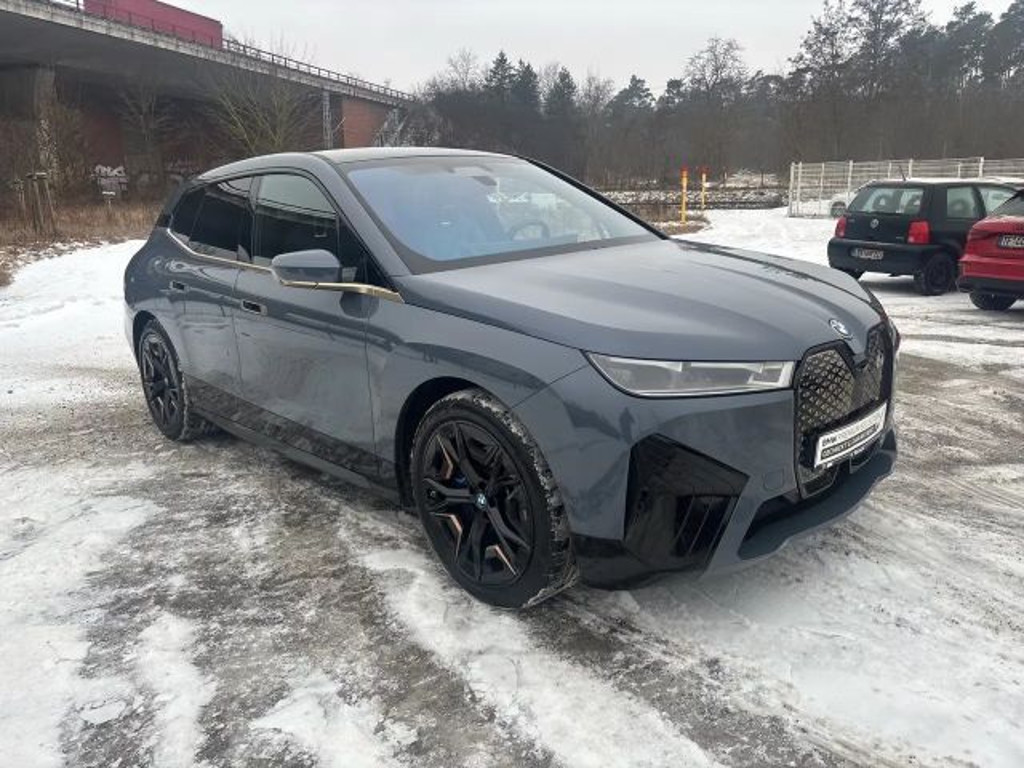 BMW iX