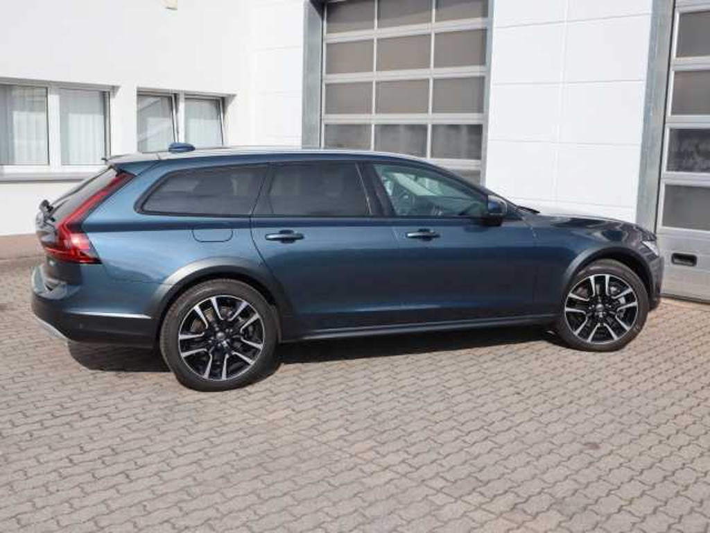 Volvo V90 Cross Country