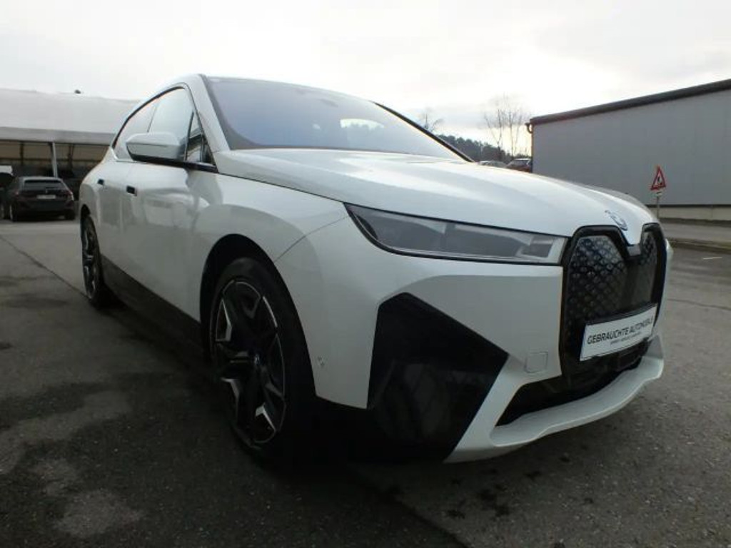 BMW iX