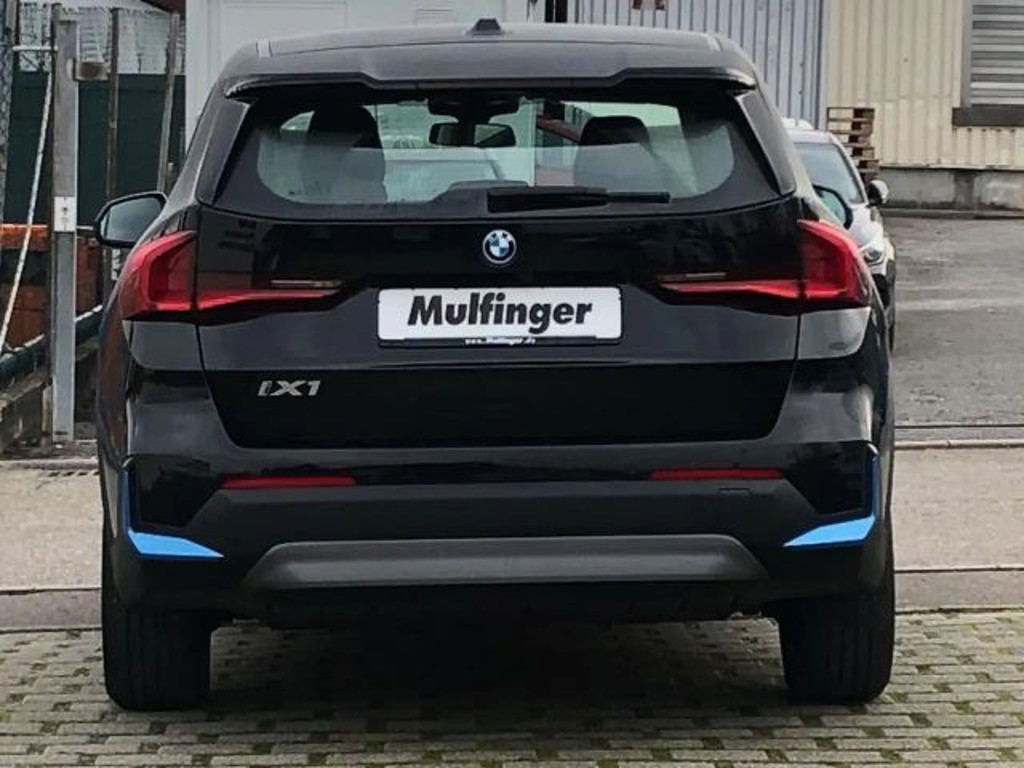BMW iX1