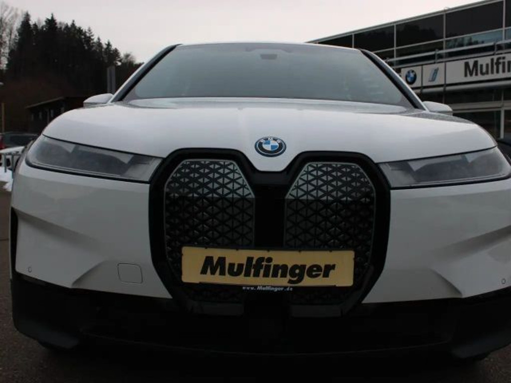 BMW iX