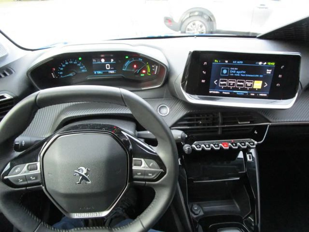 Peugeot e-208