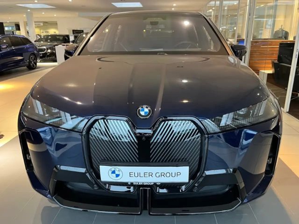 BMW iX