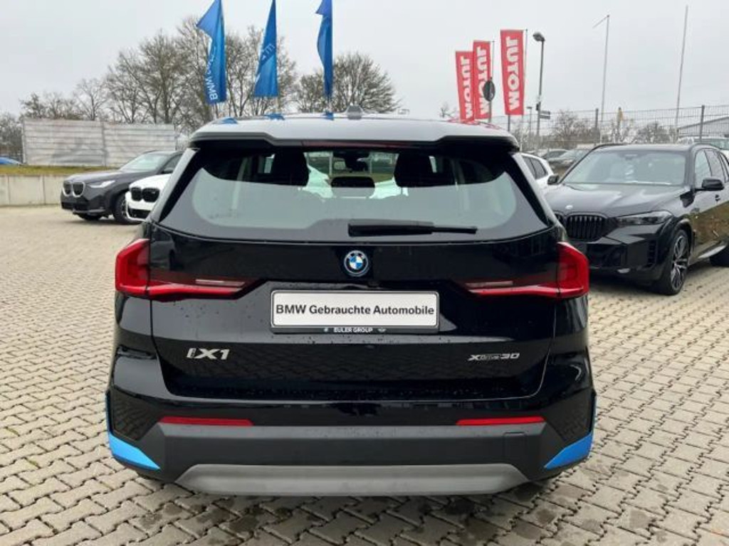 BMW iX1
