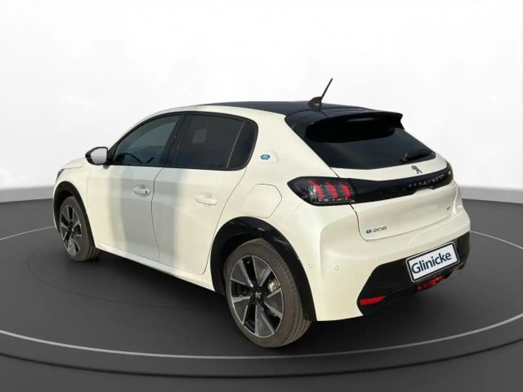 Peugeot e-208