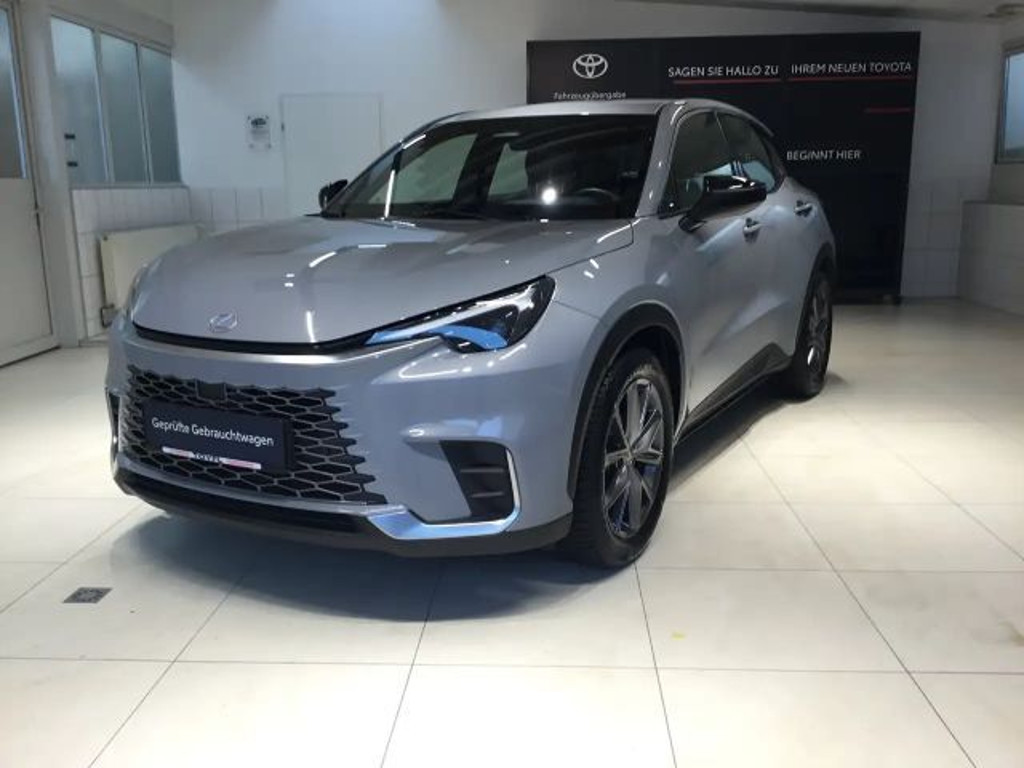 Lexus LBX 2024 Benzine