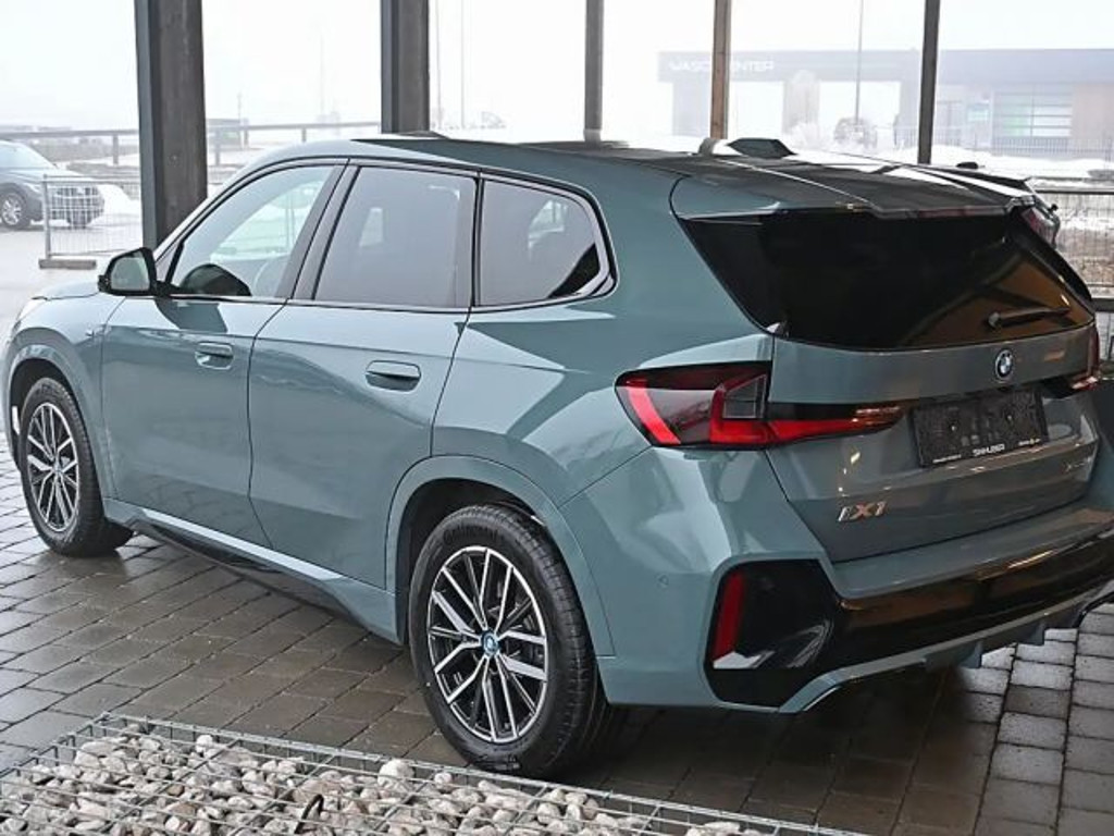 BMW iX1