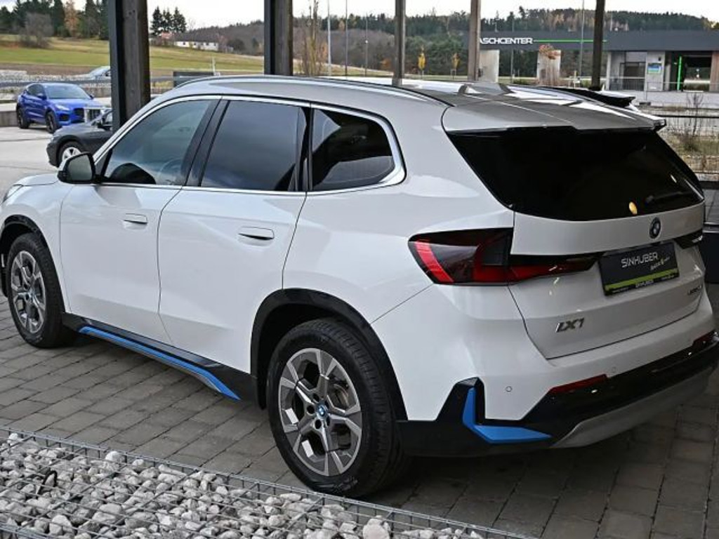 BMW iX1