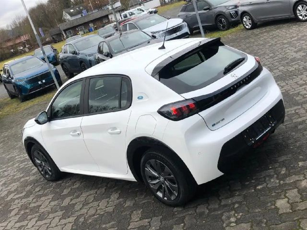 Peugeot e-208