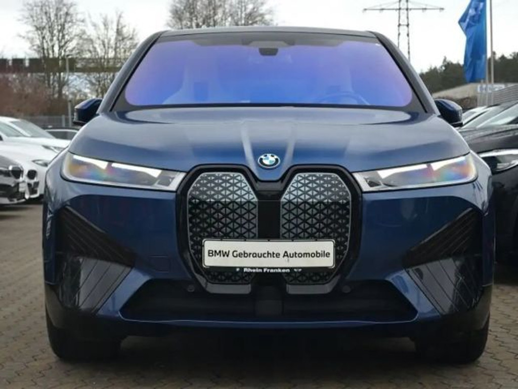 BMW iX