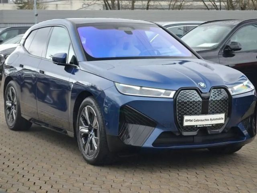 BMW iX