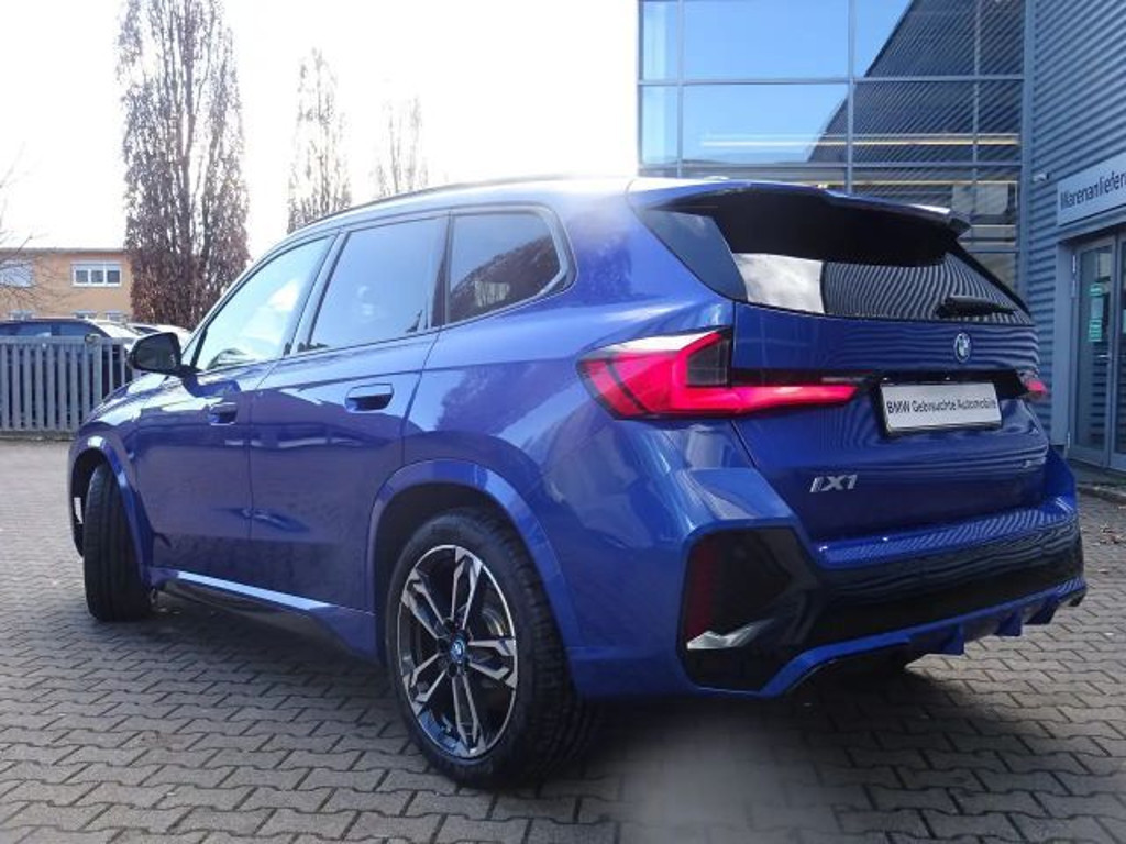BMW iX1