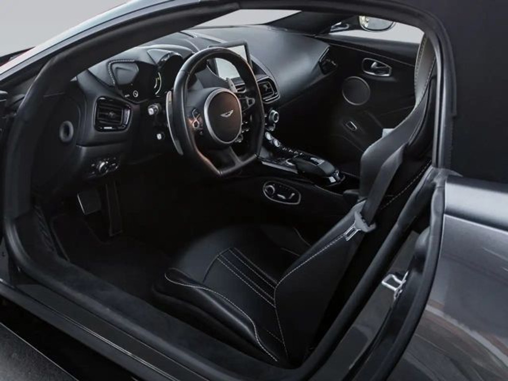 Aston Martin Vantage