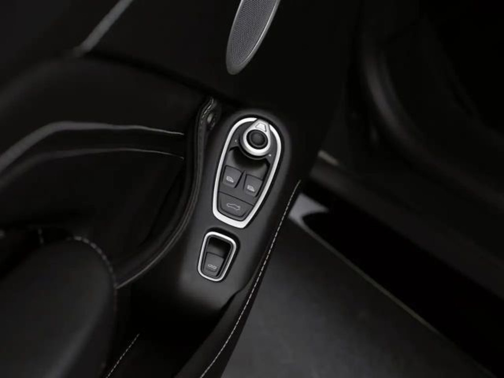 Aston Martin Vantage