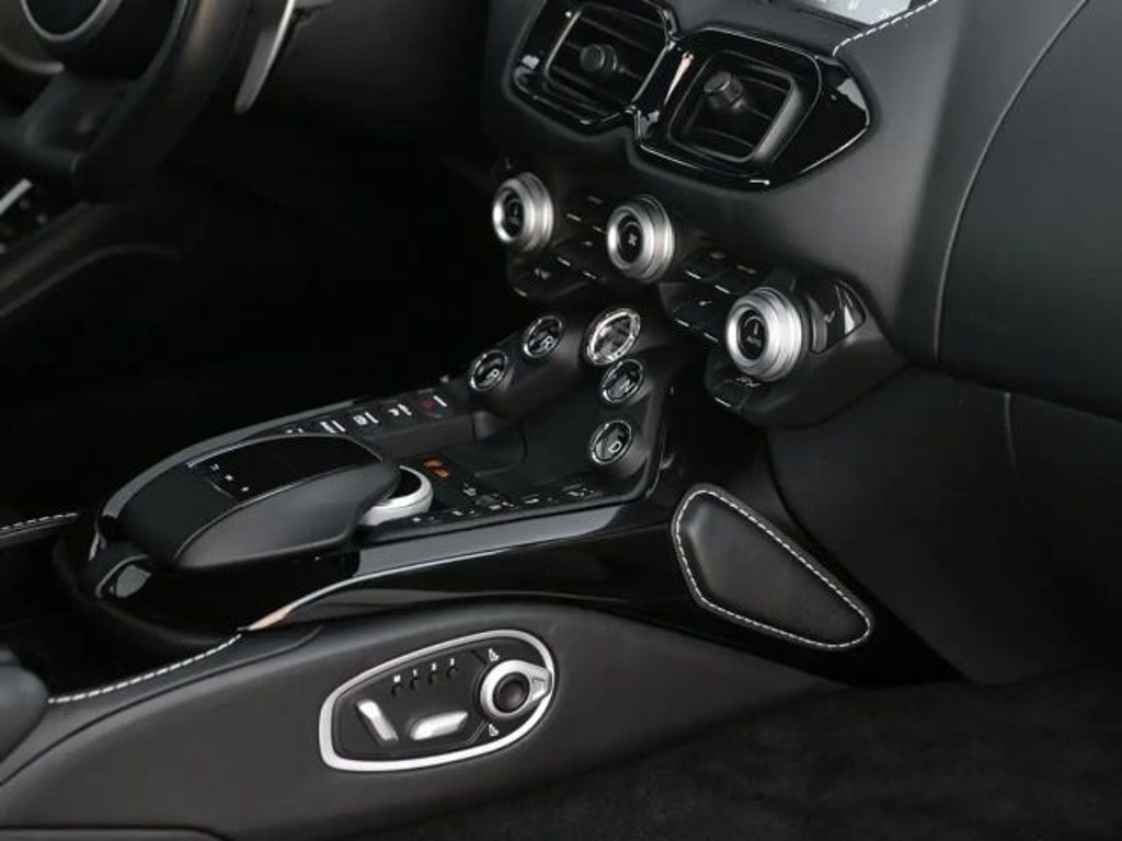 Aston Martin Vantage