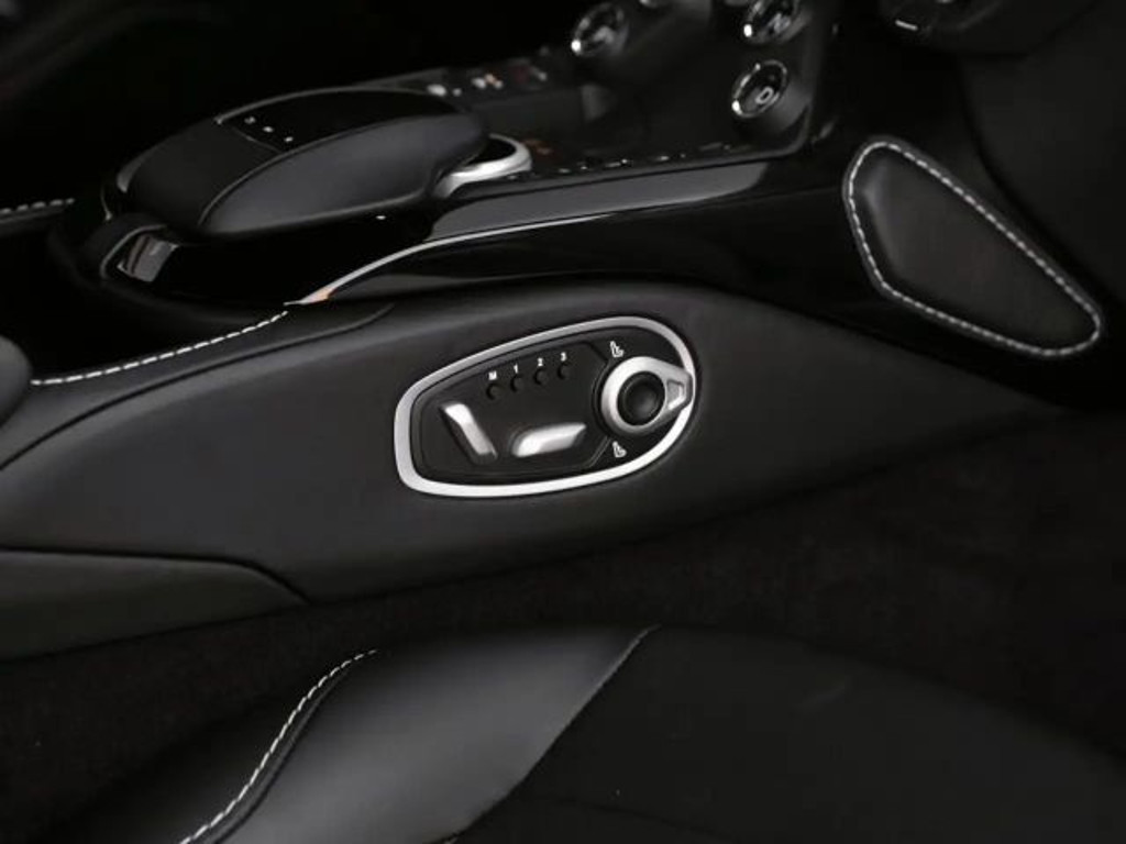 Aston Martin Vantage