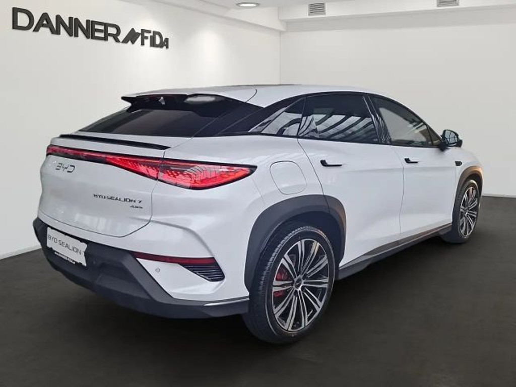 BYD Sealion 7