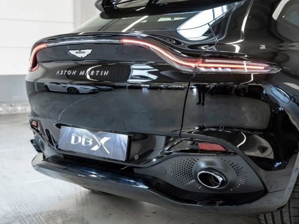 Aston Martin DBX