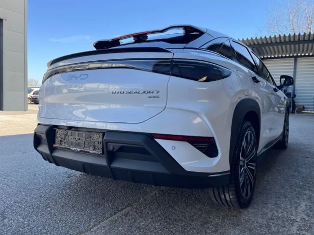 BYD Sealion 7