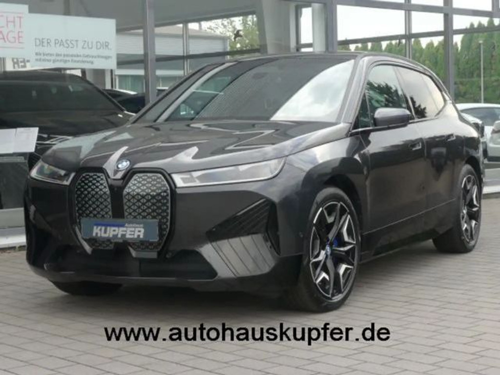 BMW iX