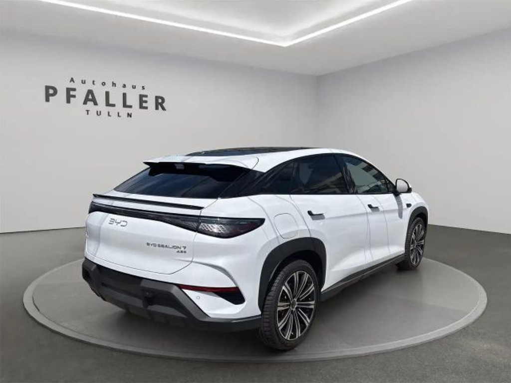 BYD Sealion 7