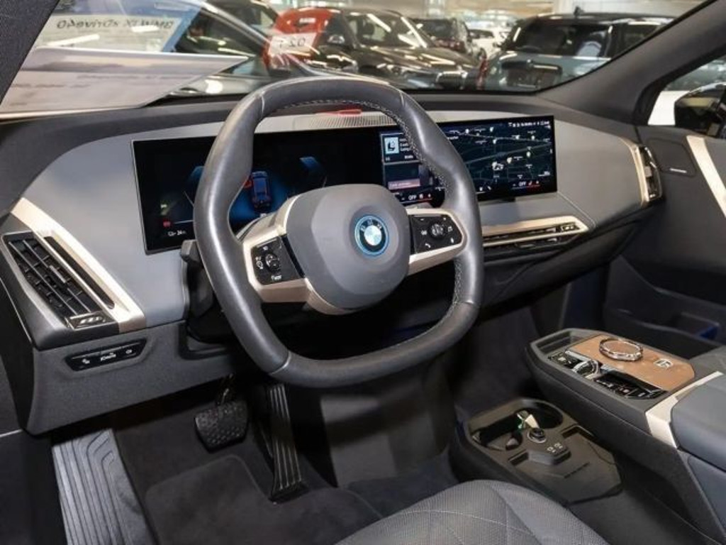 BMW iX