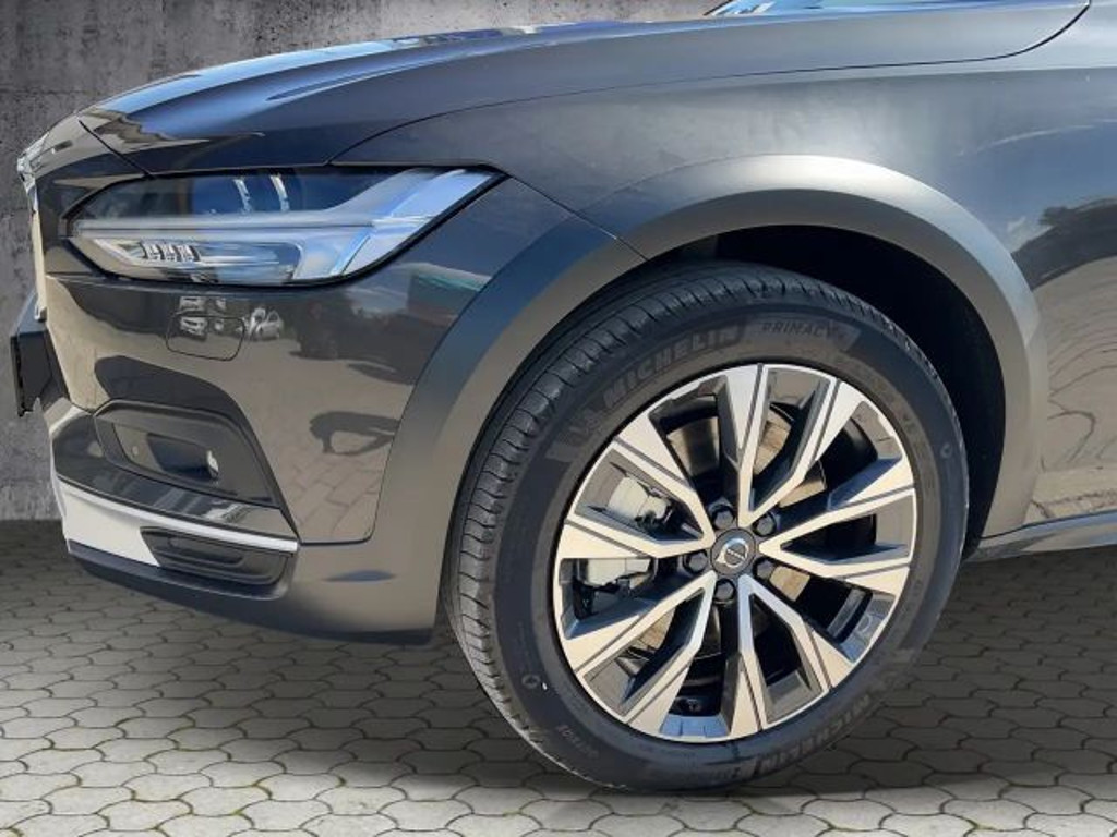 Volvo V90 Cross Country