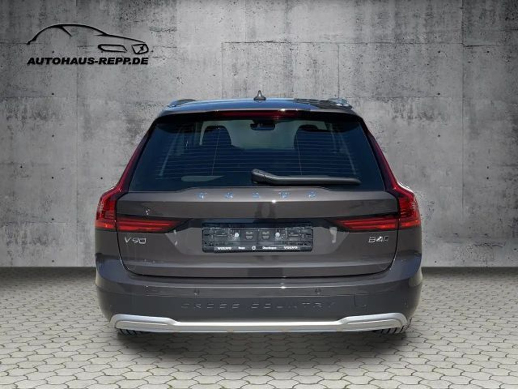 Volvo V90 Cross Country