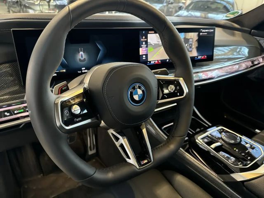 BMW i7