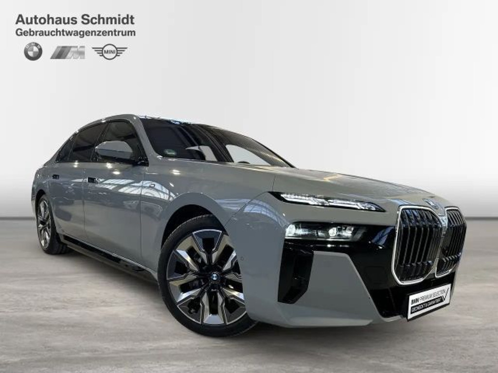 BMW i7